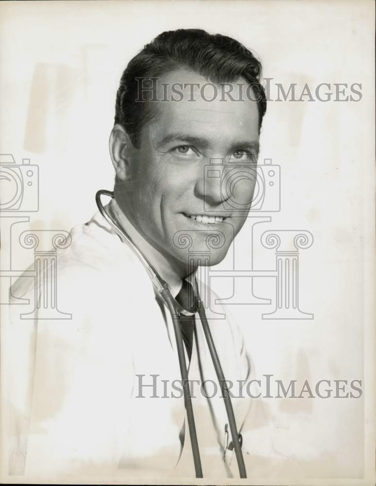 1958 Press Photo Carl Betz stars on &quot;The Donna Reed Show,&quot; on ABC Television.- Historic Images