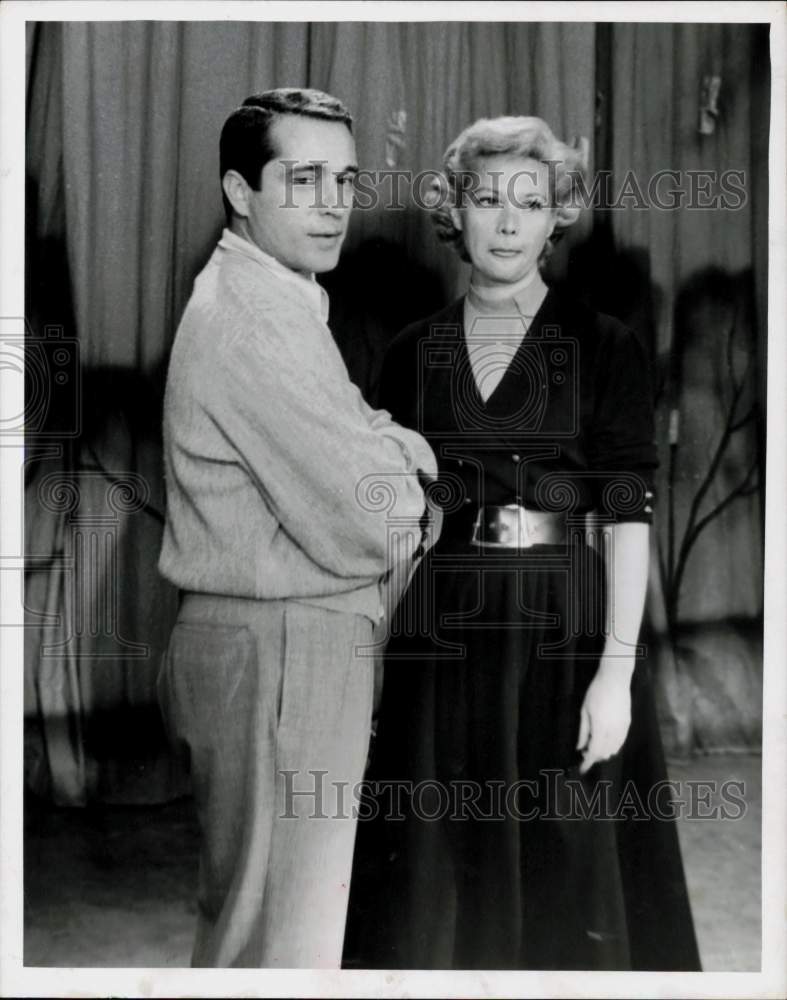 1958 Press Photo Perry Como &amp; Dinah Shore on &quot;The Perry Como Show&quot; - hpp17083- Historic Images