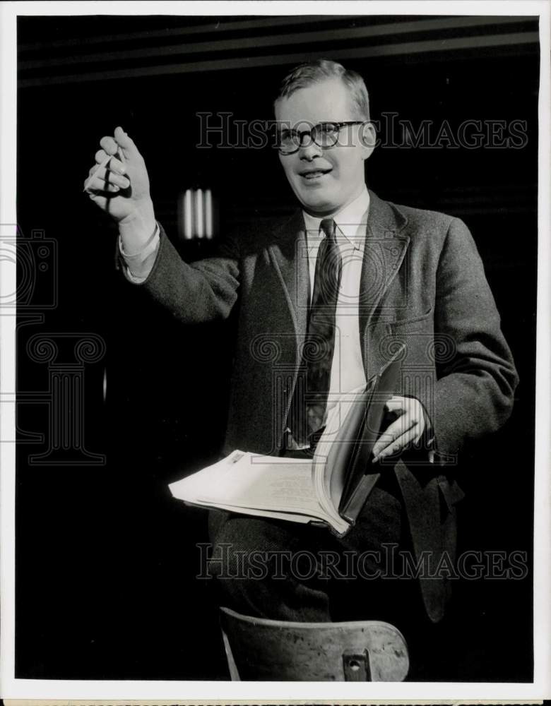 1958 Press Photo TV Director William A. Graham of &quot;Kraft Television Theatre&quot;- Historic Images