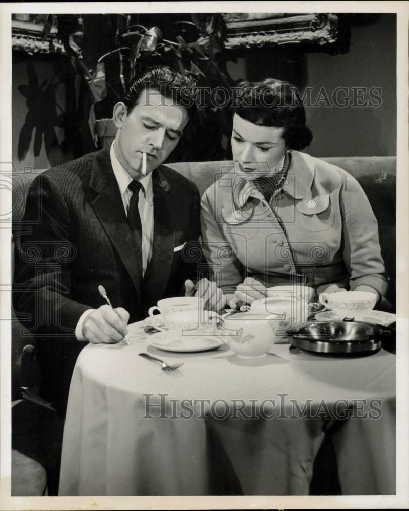 1955 Press Photo Gisele MacKenzie and Murray Hamilton star on &quot;Justice,&quot; on NBC.- Historic Images