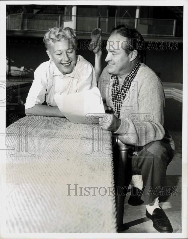 1956 Press Photo Bob Hope and Joan Davis on &quot;The Bob Hope Chevy Show,&quot; on NBC.- Historic Images