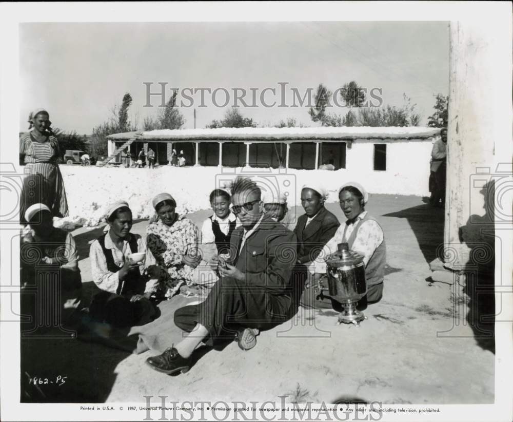 1957 Press Photo Sid Feder Sharing Lunch with Workers in Uzbekistan - hpp19845- Historic Images