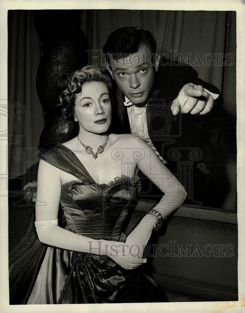 1956 Press Photo Sarah Churchill and Lamont Johnson in &quot;Savrola,&quot; on NBC.- Historic Images