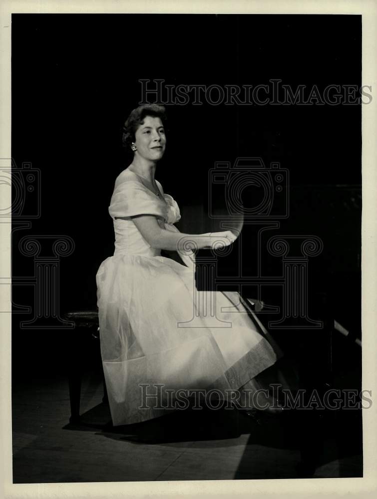 1959 Press Photo Vocalist Diane Denson on Ted Mack and the Original Amateur Hour- Historic Images