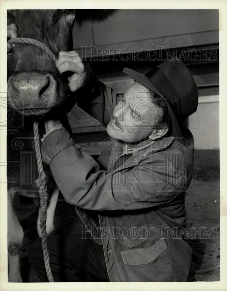 1958 Press Photo Actor Lew Ayres with Cow - hpp21173- Historic Images