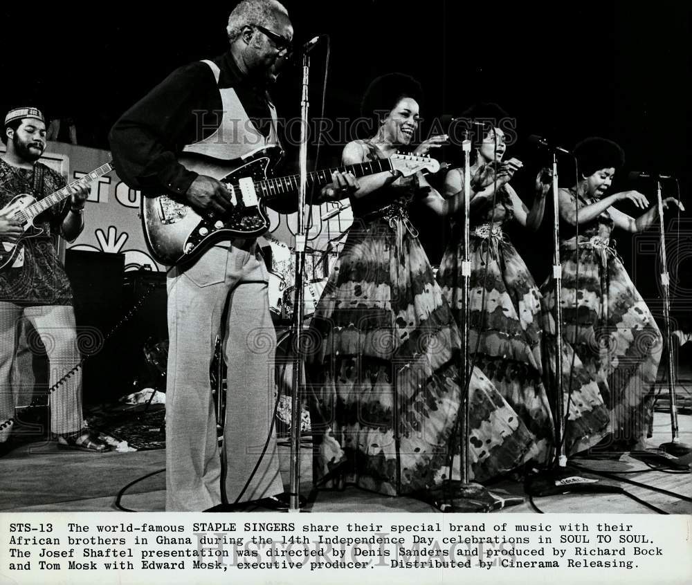 1971 Press Photo Staple Singers Perform in Ghana on &quot;Soul to Soul&quot; - hpp21357- Historic Images