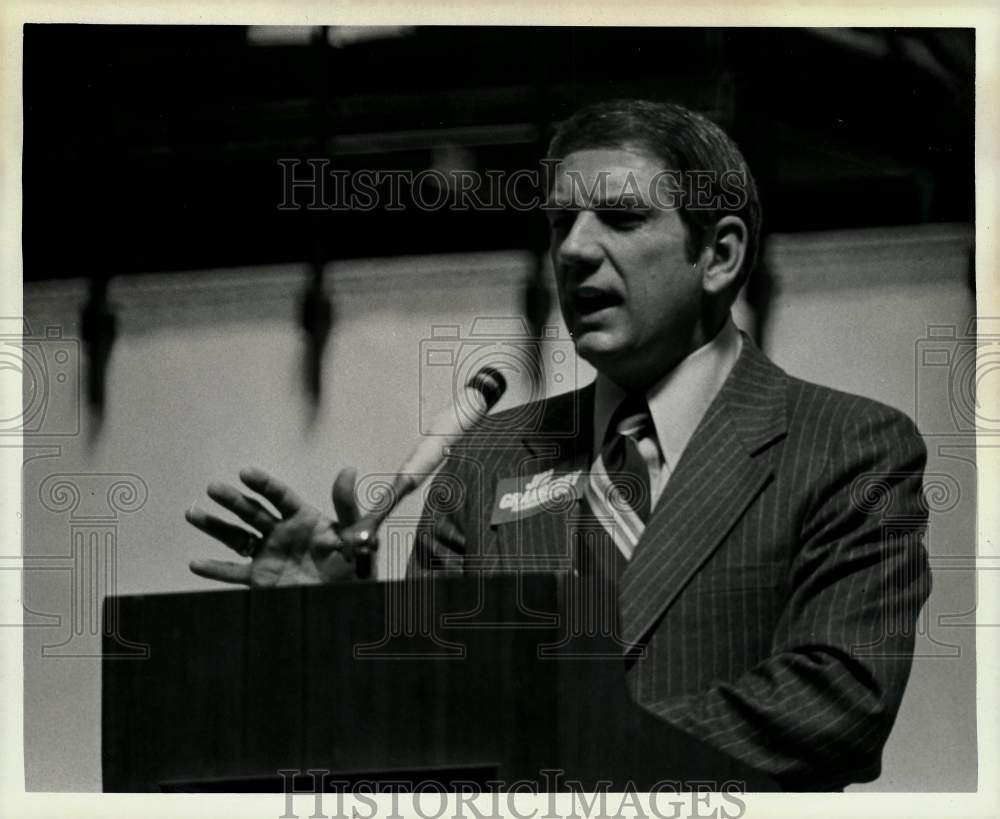 1974 Press Photo Politician Jim Cranberry Making Speech - hpp21380- Historic Images