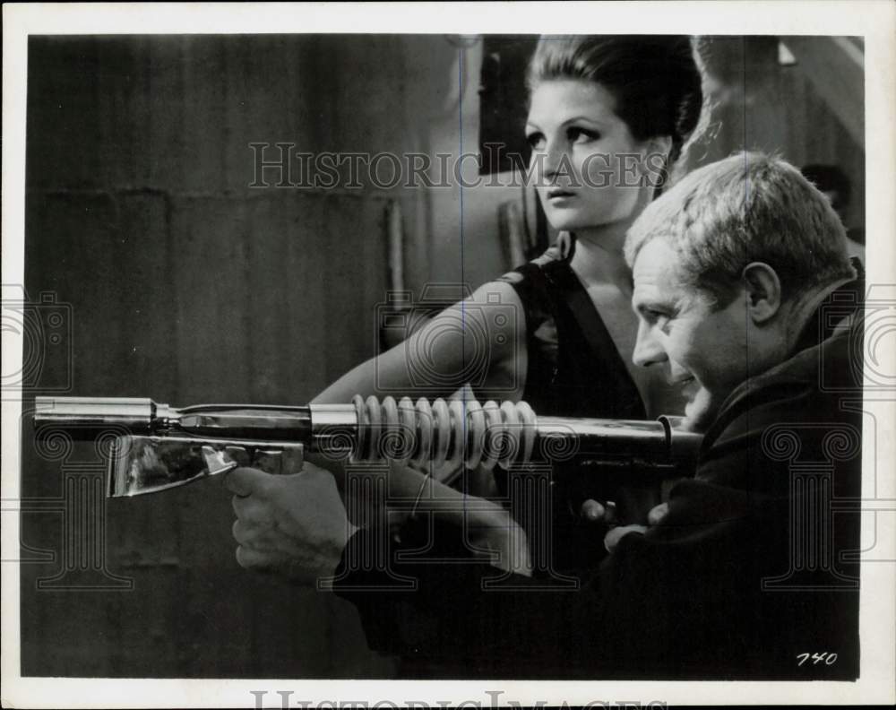 1965 Press Photo Marcello Mastroianni &amp; Co-Star Firing Gun in &quot;The 10th Victim&quot;- Historic Images