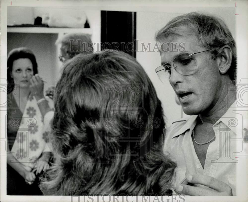 1975 Press Photo George Masters, Makeup Artist for Film Stars - hpp21920- Historic Images