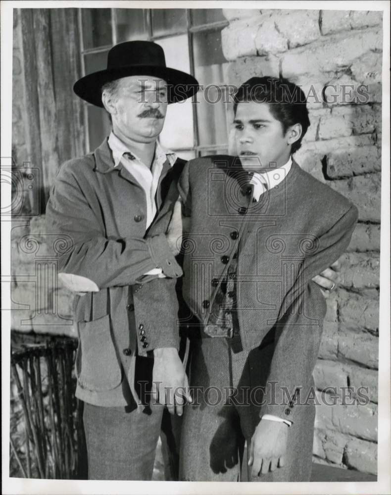 1958 Press Photo Actor Keenan Wynn &amp; Rafael Campos on &quot;Goodyear Theater&quot;- Historic Images