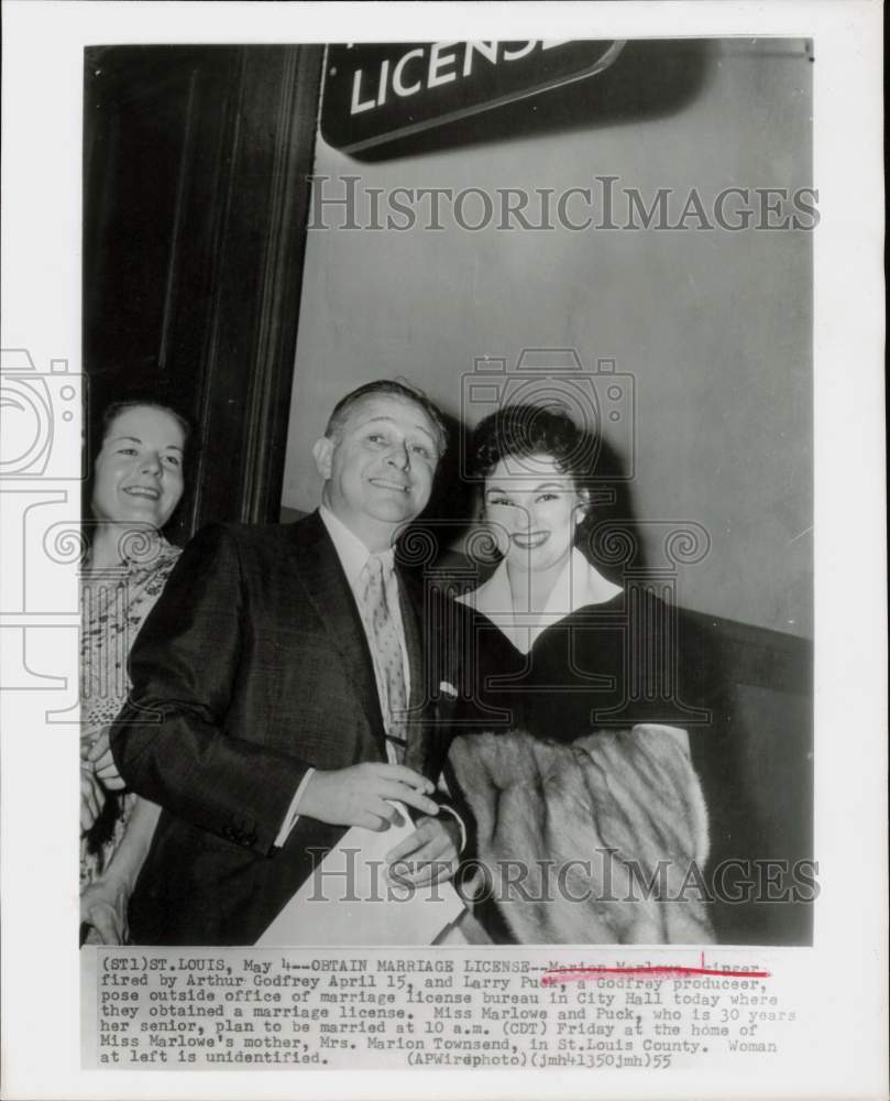 1955 Press Photo Singer Marion Marlowe &amp; Larry Puck Get Marriage License- Historic Images