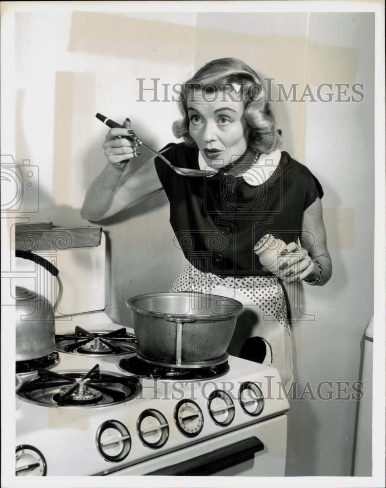 1956 Press Photo Actress Constance Bennett on &quot;The Johnson&#39;s Wax Program&quot;- Historic Images