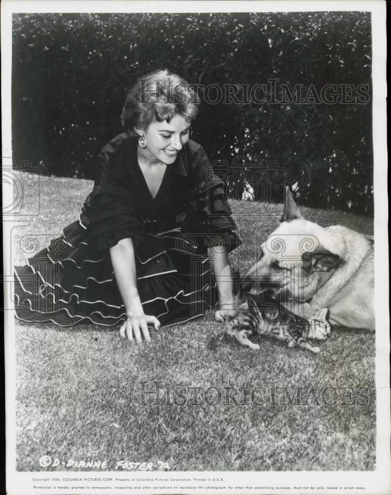 1954 Press Photo Actress Dianne Foster with Dog &amp; Kitten at Hollywood Home- Historic Images