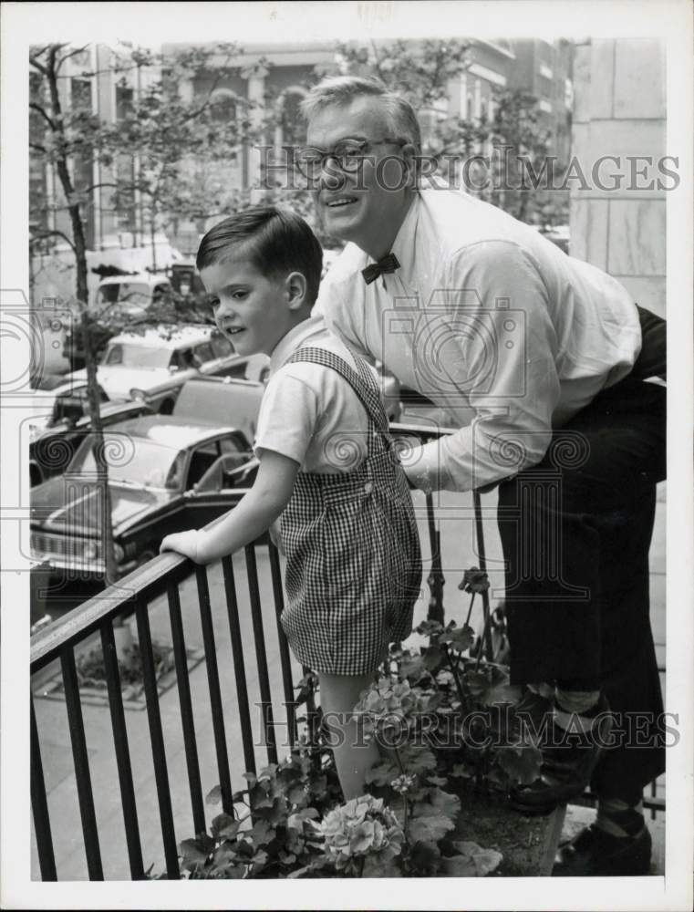 1962 Press Photo TV Star Dave Garroway &amp; Son David at Home in Manhattan- Historic Images