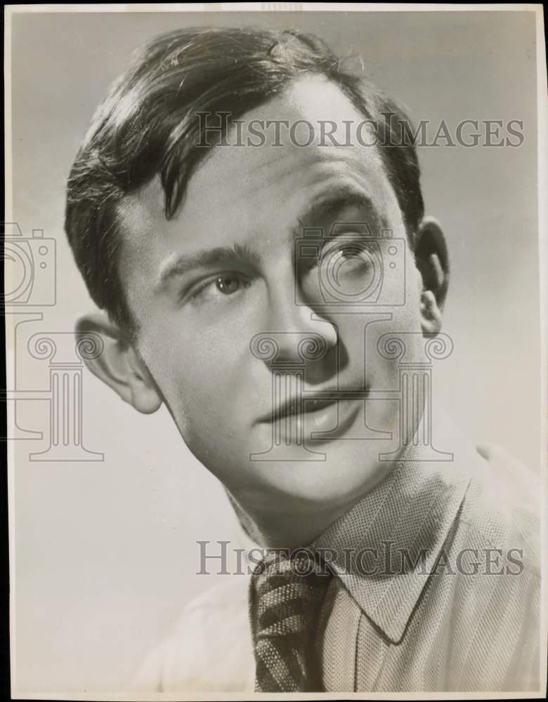 1951 Press Photo Actor Wally Cox, Star of &quot;Goodyear Television Playhouse&quot;- Historic Images