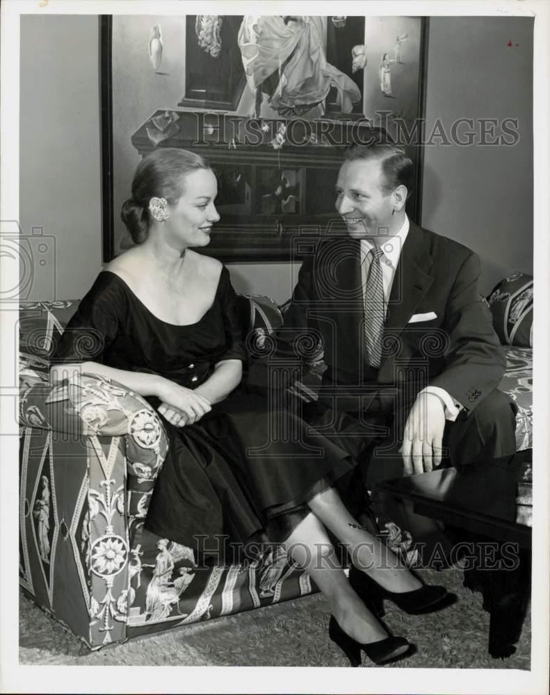 1955 Press Photo Actress Faye Emerson &amp; Skitch Henderson Host Easter Parade- Historic Images