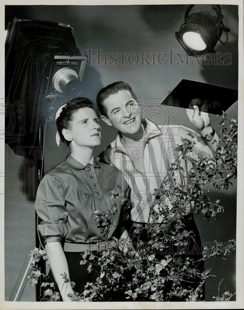 1958 Press Photo Actors Robert Cummings (Bob Cummings) &amp; Ann B. Davis- Historic Images