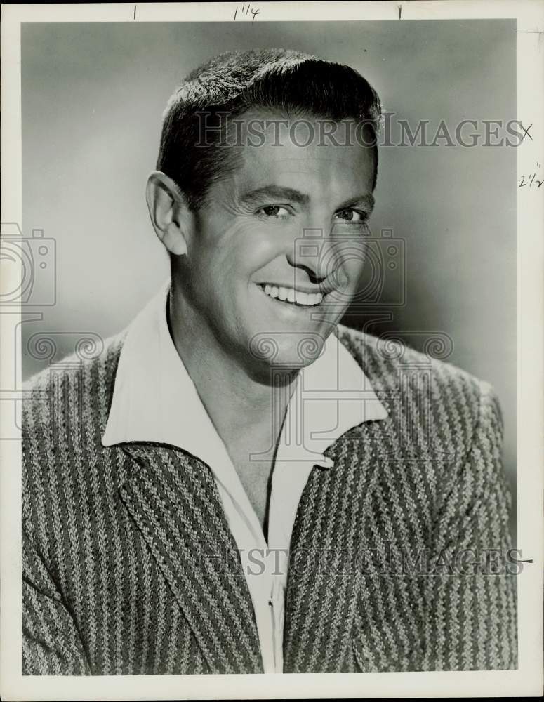 1958 Press Photo Actor Bob Cummings, Star of &quot;The Bob Cummings Show&quot; - hpp23738- Historic Images