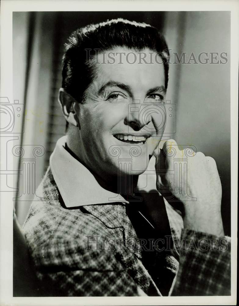 1957 Press Photo Actor Robert Cummings, Star of &quot;The Bob Cummings Show&quot;- Historic Images