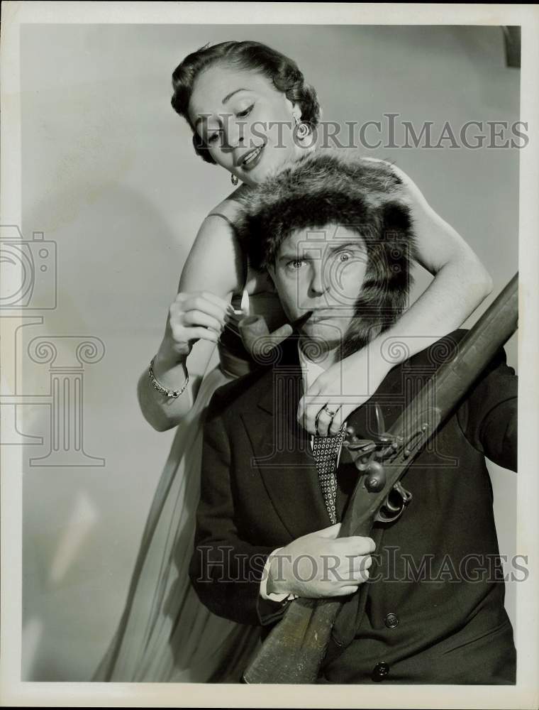 1956 Press Photo Mary Healy and Peter Lind Hayes on &quot;Armstrong&#39;s Circle Theatre&quot;- Historic Images