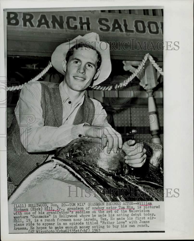 1963 Press Photo Actor William Hickman (Hick) Hill, Jr. on &quot;Gunsmoke&quot; TV Set- Historic Images