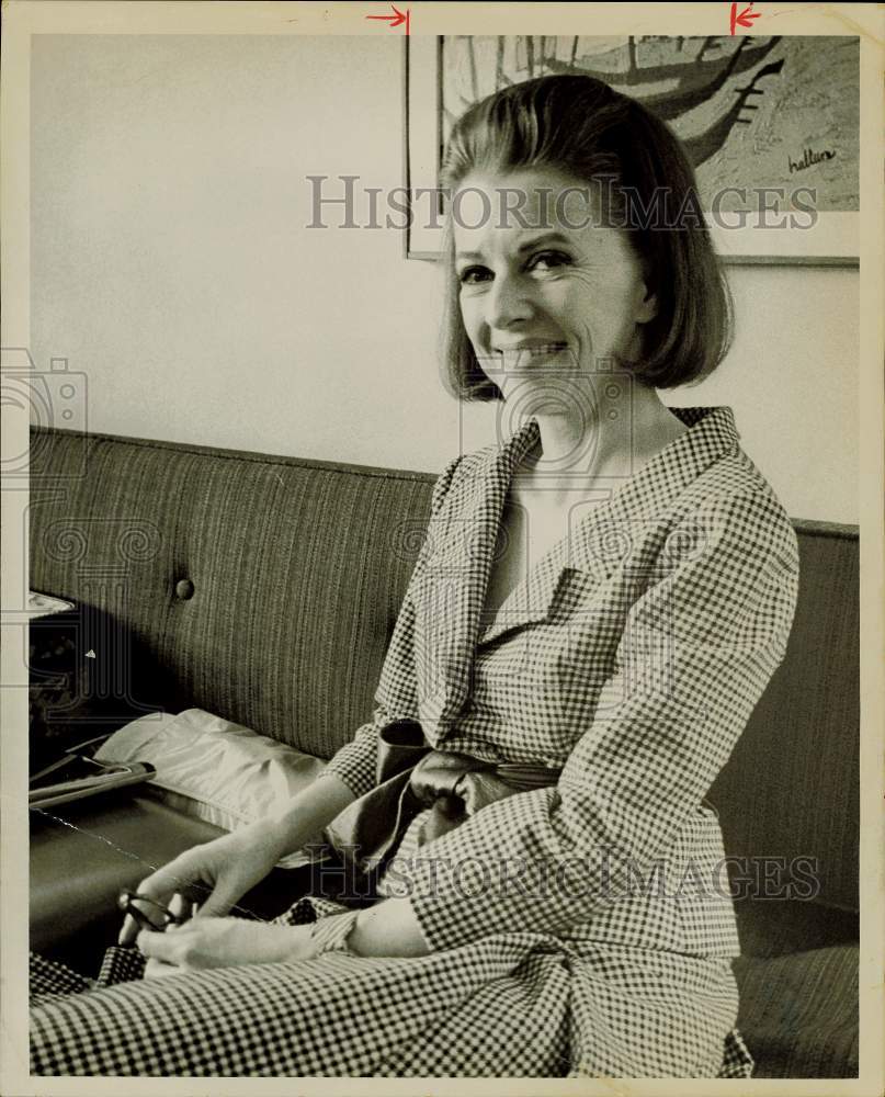 1967 Press Photo Actress Betty Furness - hpp25050- Historic Images