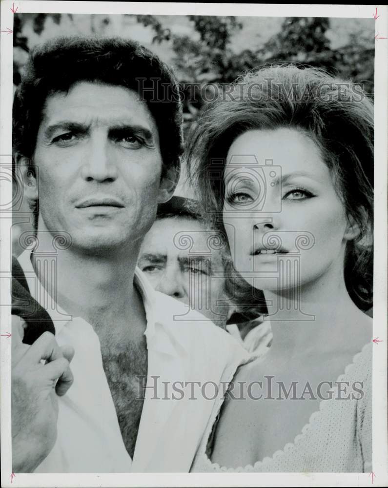 1969 Press Photo Sergio Franchi &amp; Virna Lisi in &quot;The Secret of Santa Vittoria&quot;- Historic Images