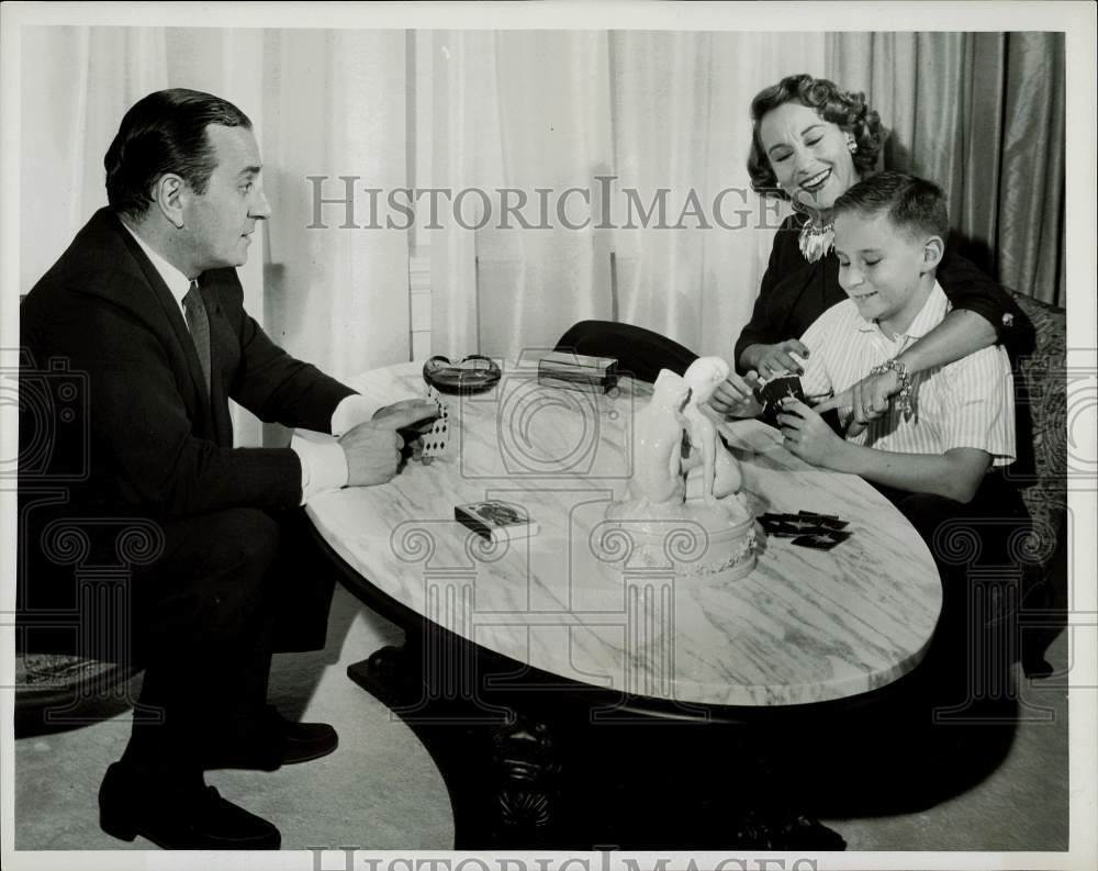 1956 Press Photo Martin Gabel &amp; Arlene Francis Play Cards with Son Peter Gabel- Historic Images