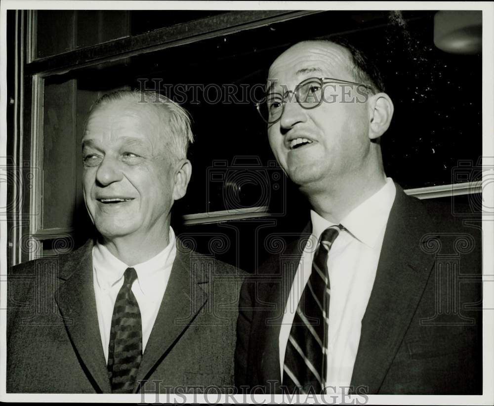 1957 Press Photo Major George Fielding Eliot &amp; Geoffrey Martin Arrive in Houston- Historic Images