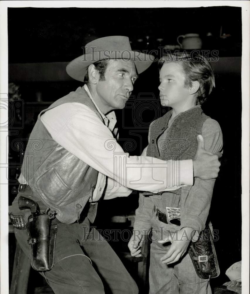 1961 Press Photo Gary Merrill and Roger Mobley star in &quot;Outlaws.&quot; - hpp25976- Historic Images