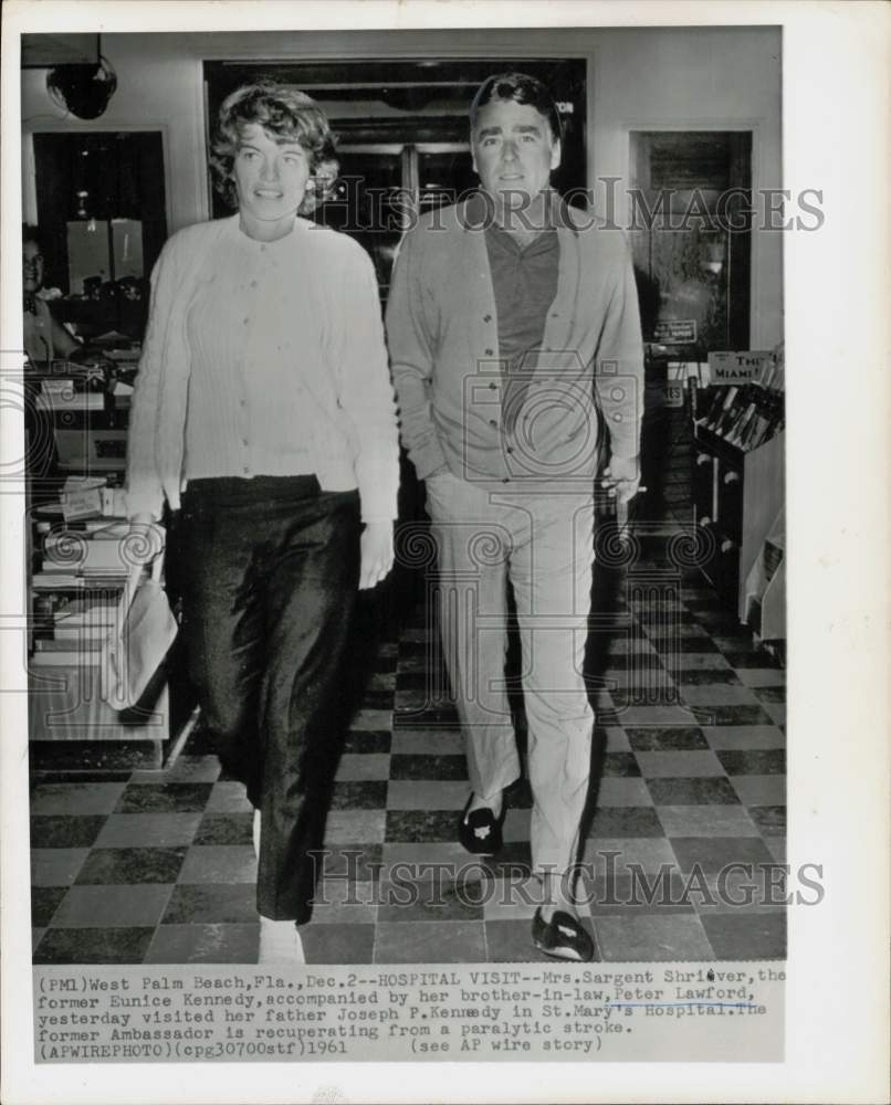 1961 Press Photo Eunice Kennedy Shriver and Peter Lawford at St. Mary&#39;s Hospital- Historic Images