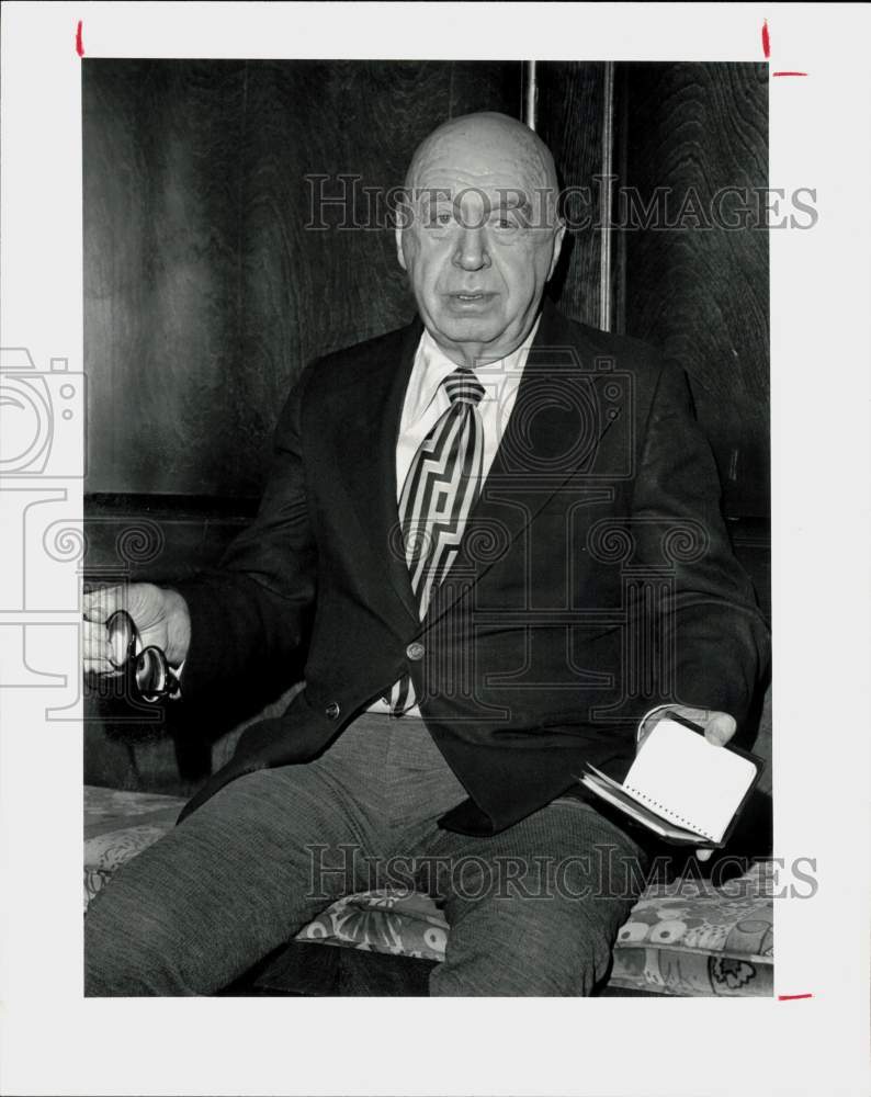 1981 Press Photo Otto Preminger film director, holds notebook - hpp26299- Historic Images