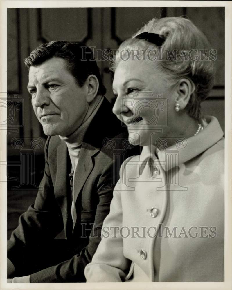 1968 Press Photo Actors Robert Preston &amp; Mary Martin in Houston - hpp26706- Historic Images