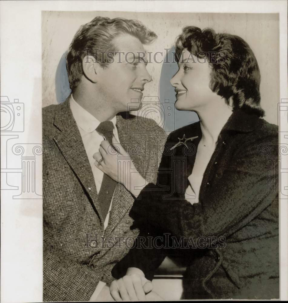 1956 Press Photo Actress Carol Ohmart &amp; Husband William Preston in Hollywood- Historic Images