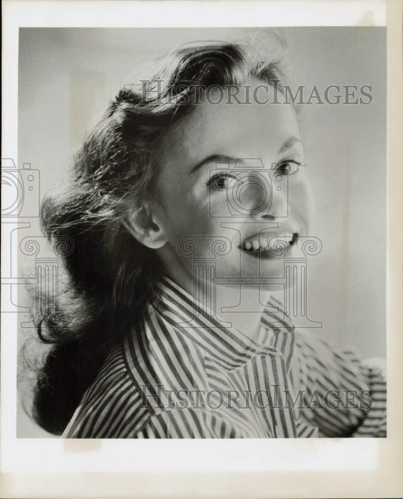 1956 Press Photo Dorothy Joliffee stars in series episode of &quot;Crunch and Des.&quot;- Historic Images