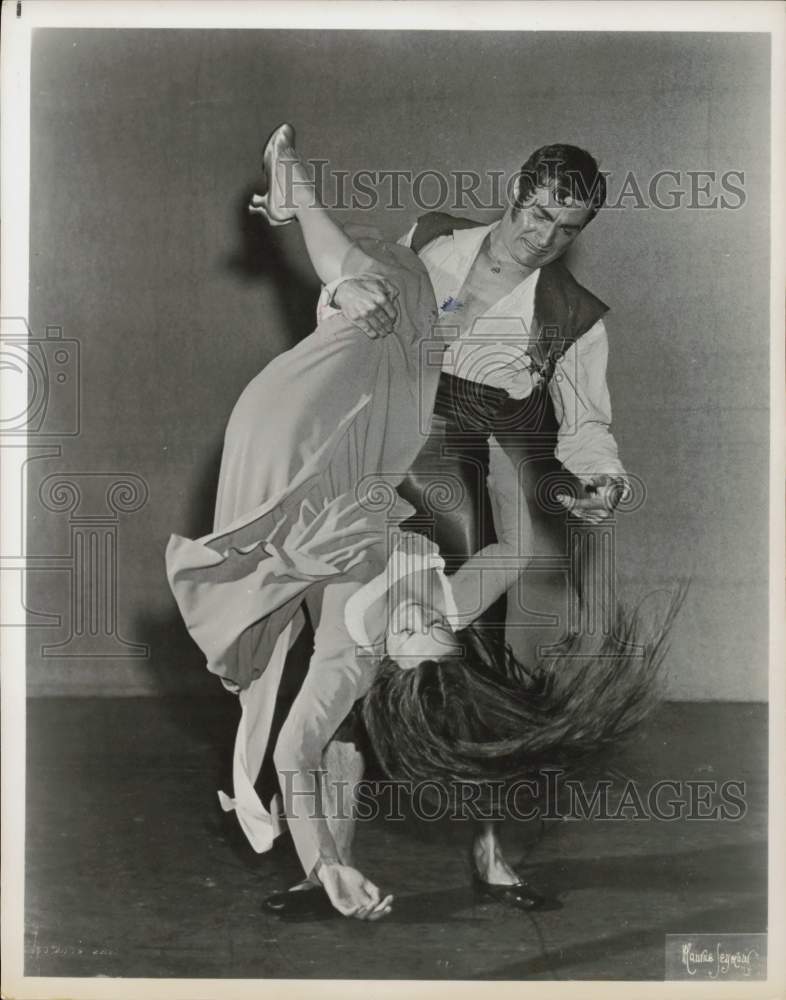 1962 Press Photo John Kriza and Ruth Ann Koesun perform dance in &quot;Caprichos.&quot;- Historic Images