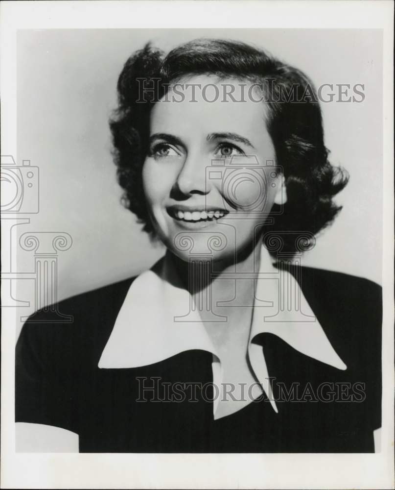 1957 Press Photo Actress Teresa Wright - hpp27088- Historic Images