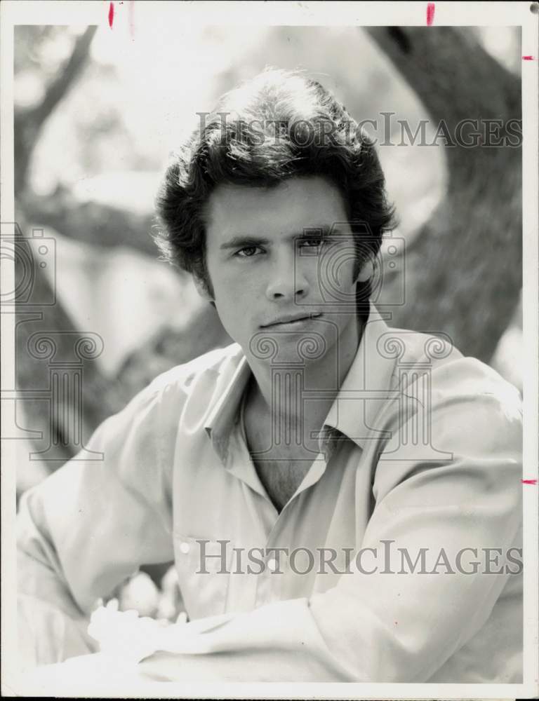 1981 Press Photo Actor Lorenzo Lamas on &quot;Falcon Crest&quot; - hpp27317- Historic Images