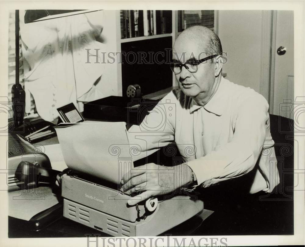 1958 Press Photo Author Frank G. Slaughter at His Typewriter - hpp27376- Historic Images