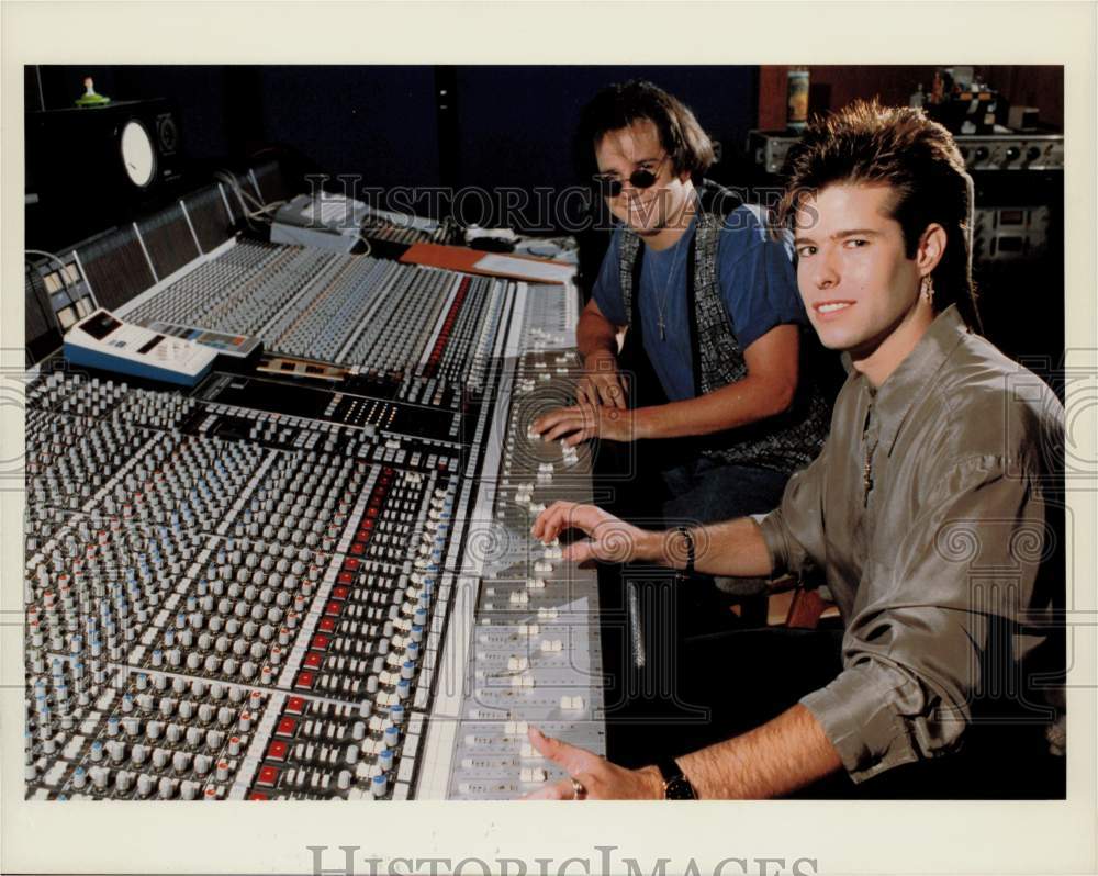 1992 Press Photo Robin Stefan &amp; Robert Powers at Digital Services Studio- Historic Images