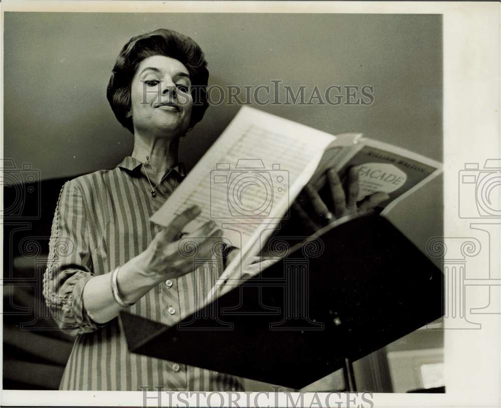 1968 Press Photo Singer Azaleigh Maginnis, Star of &quot;Facade&quot; - hpp27390- Historic Images