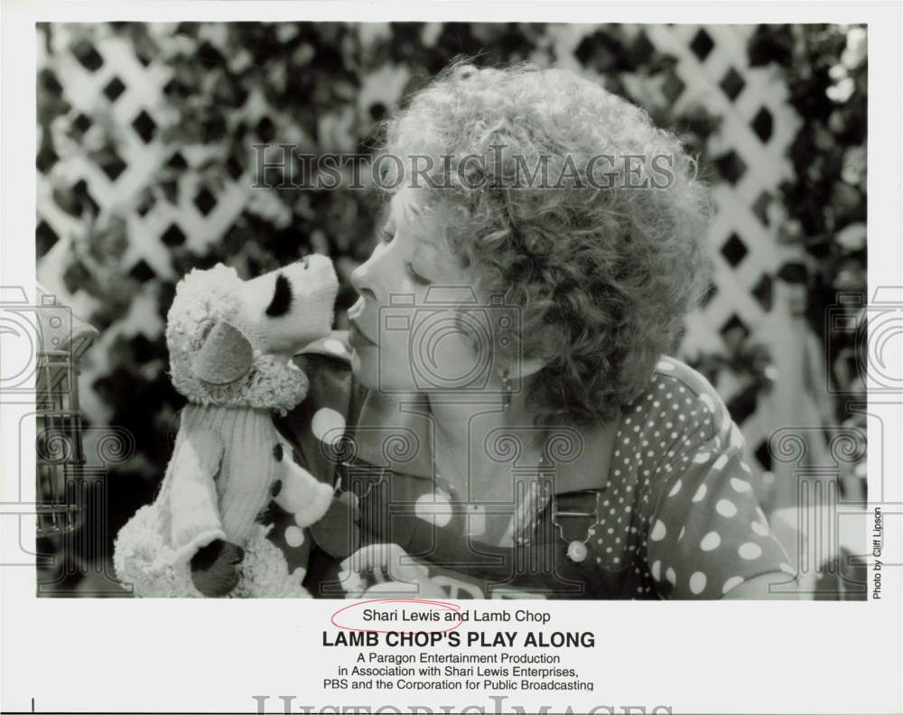 Press Photo Shari Lewis and Lamb Chop on &quot;Lamb Chop&#39;s Play Along&quot; - hpp27411- Historic Images