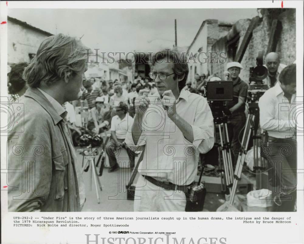 1983 Press Photo Nick Nolte &amp; Roger Spottiswoode on &quot;Under Fire&quot; Movie Set- Historic Images