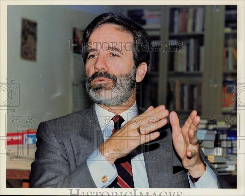 1990 Press Photo Author David Lindsay at Houston Post Conference Room- Historic Images