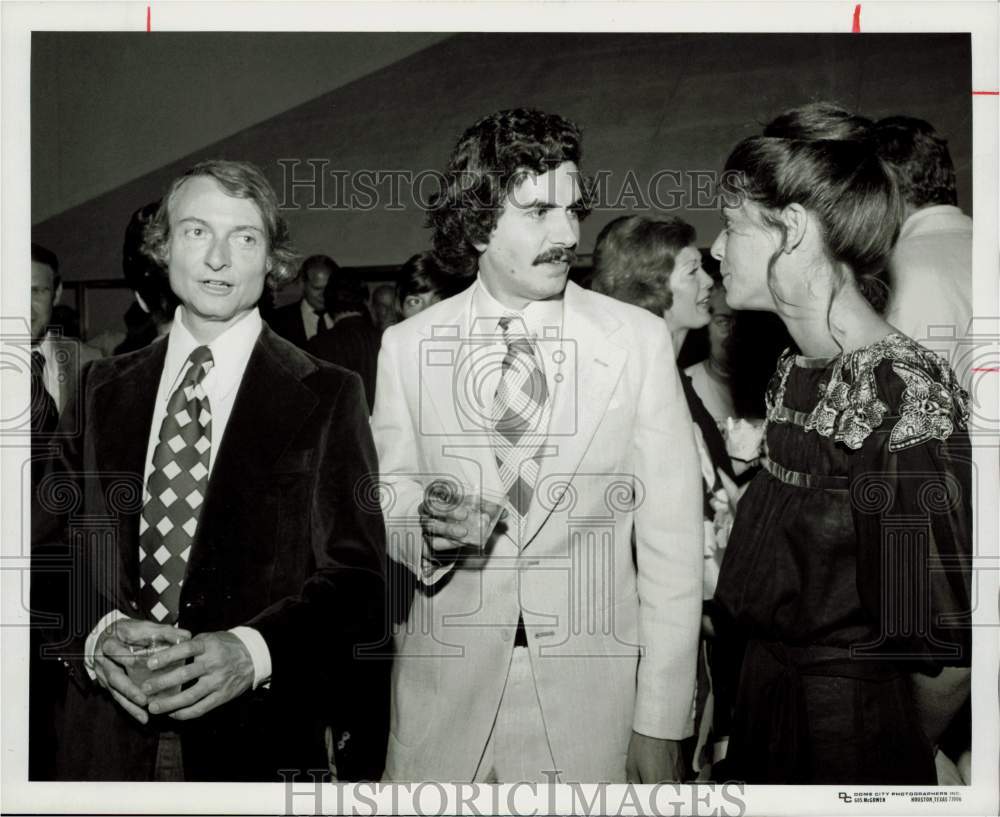 1972 Press Photo Artist Roy Lichtenstein, Jay Belloli, and Dorthy Lichtenstein- Historic Images