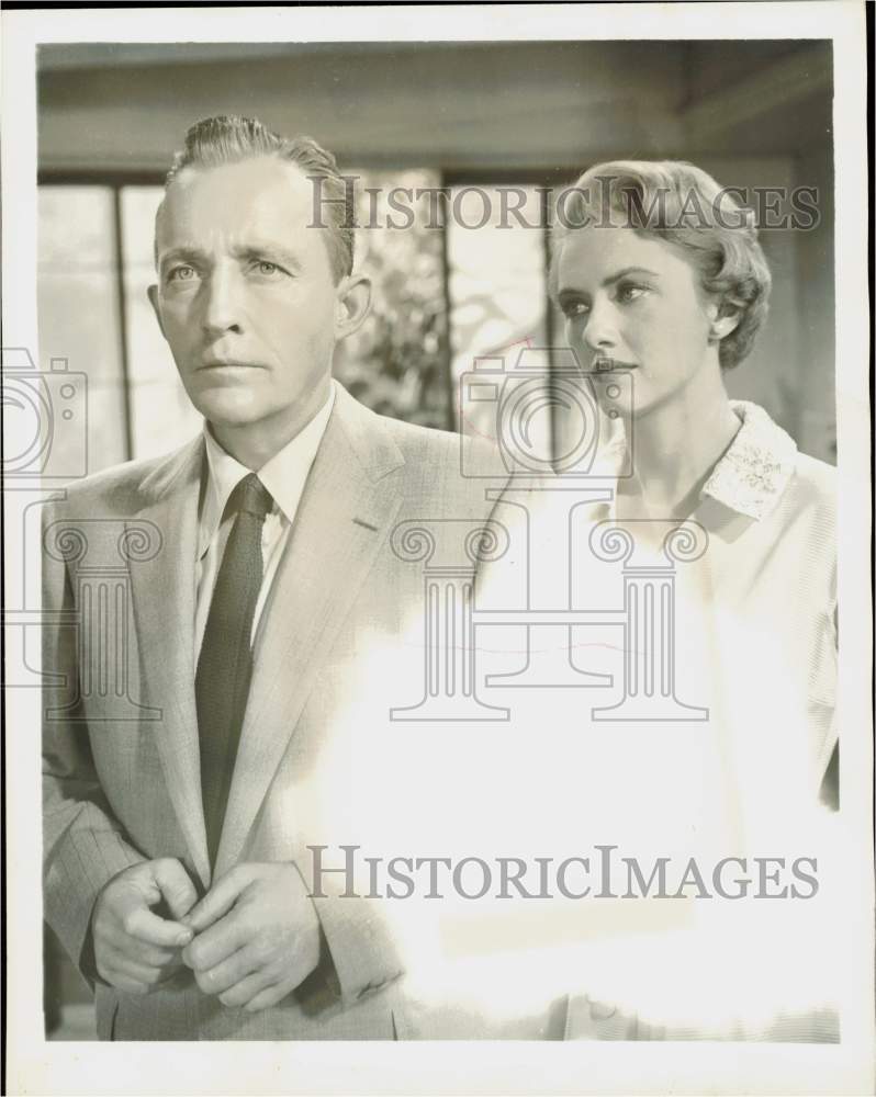 1957 Press Photo Actors Mary Fickett &amp; Bing Crosby in &quot;Man on Fire&quot; Movie- Historic Images