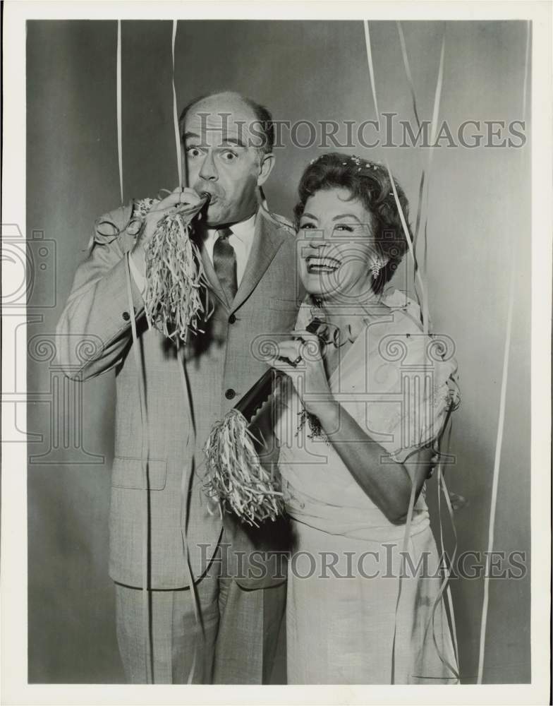 1960 Press Photo Actors Bob Sweeney, Cathy Lewis on &quot;Fibber McGee and Molly&quot;- Historic Images