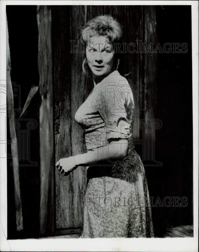 1957 Press Photo British Actress Wendy Hiller in &quot;A Moon for the Misbegotten&quot;- Historic Images