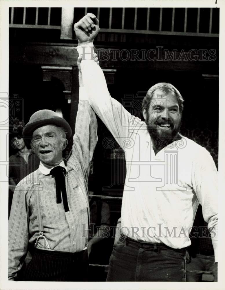 1979 Press Photo Ray Walston and Merlin Olsen on &quot;Little House on the Prairie&quot;- Historic Images