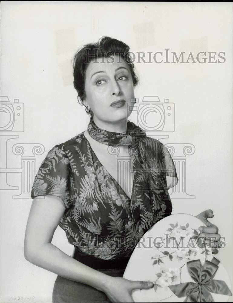 1956 Press Photo Italian Actress Anna Magnani, Star of &quot;The Rose Tattoo&quot;- Historic Images